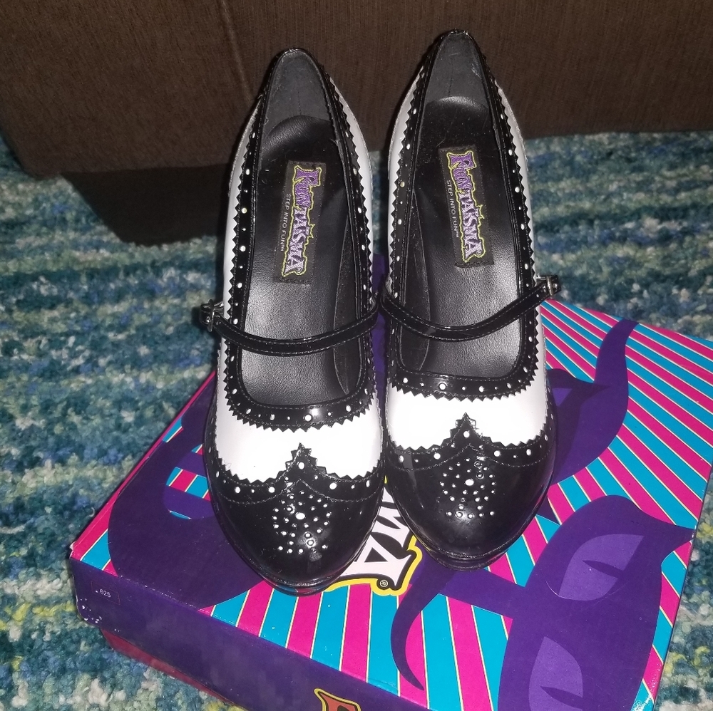 Fantasma pinup wingtip Oxford women's Shoes size 8